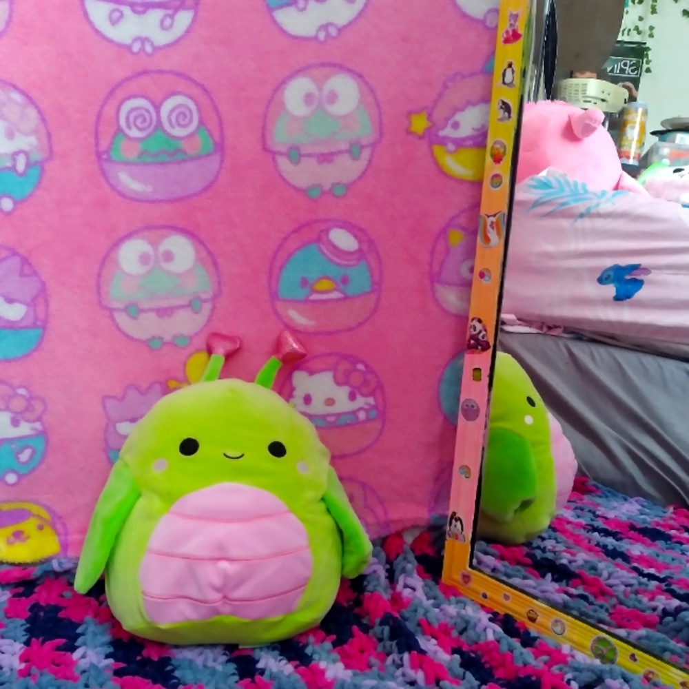 Hadeon Squishmallow Grasshopper valentines day exclusive rare green, pink.
